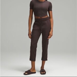 Dance Studio Mid-Rise Cropped Pant